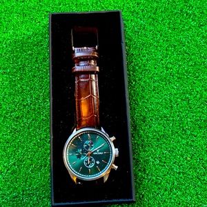 Vincero chronograph green watch with leather band never worn